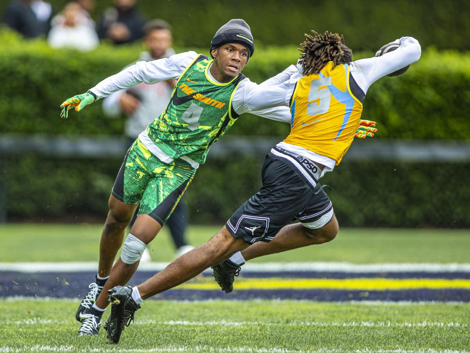 Defender and receiver going for the ball